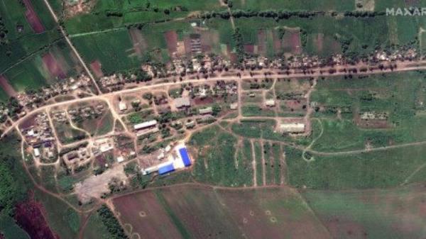 A satellite image shows troops and equipment occupy the village of Kolodyazi, north of Lyman, amid Russia&#039;s invasion of Ukraine, in Do<em></em>netsk region, Ukraine on 26 May 2022. Picture taken May 26, 2022. Satellite image 2022 Maxar Technologies/Handout via Reuters