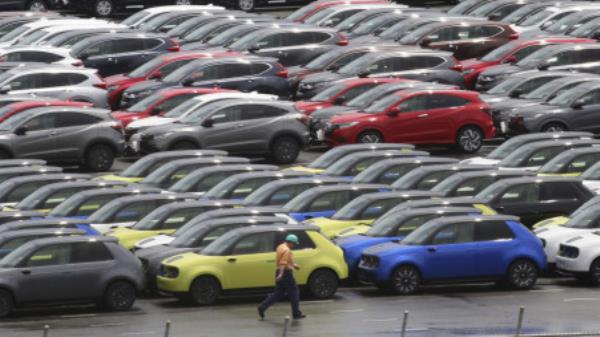 Cars for export park at a port in Yokohama, near Tokyo on July 6, 2020. Japan recorded a trade deficit in April as im<em></em>ports balloo<em></em>ned 28% as energy prices soared following the war in Ukraine, according to Ministry of Finance data released Thursday, May 19, 2022. Photo: AP/UNB 